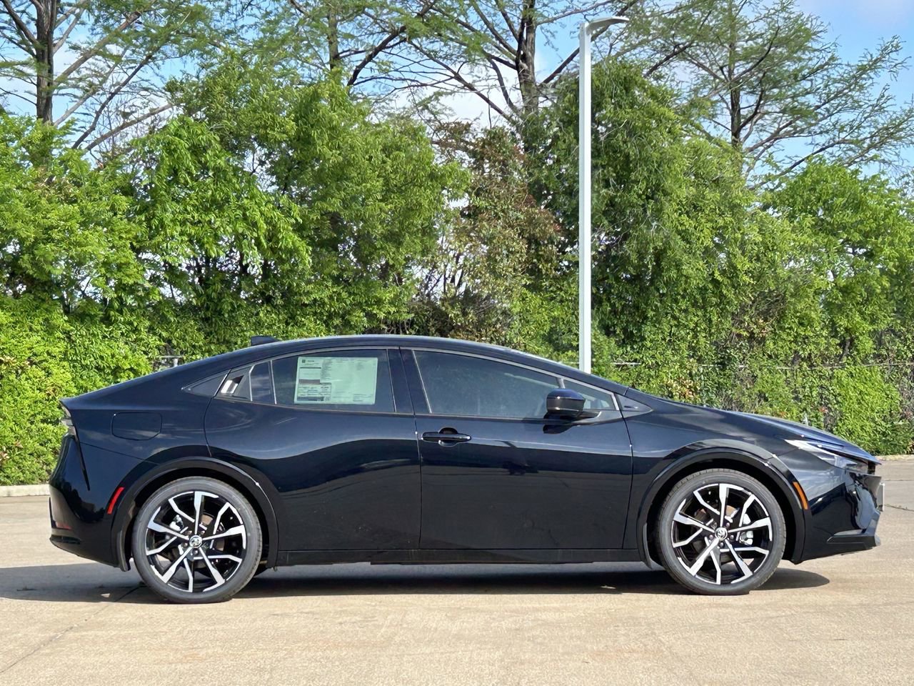 New 2026 Toyota Prius Plug-In Hybrid FWD image 3