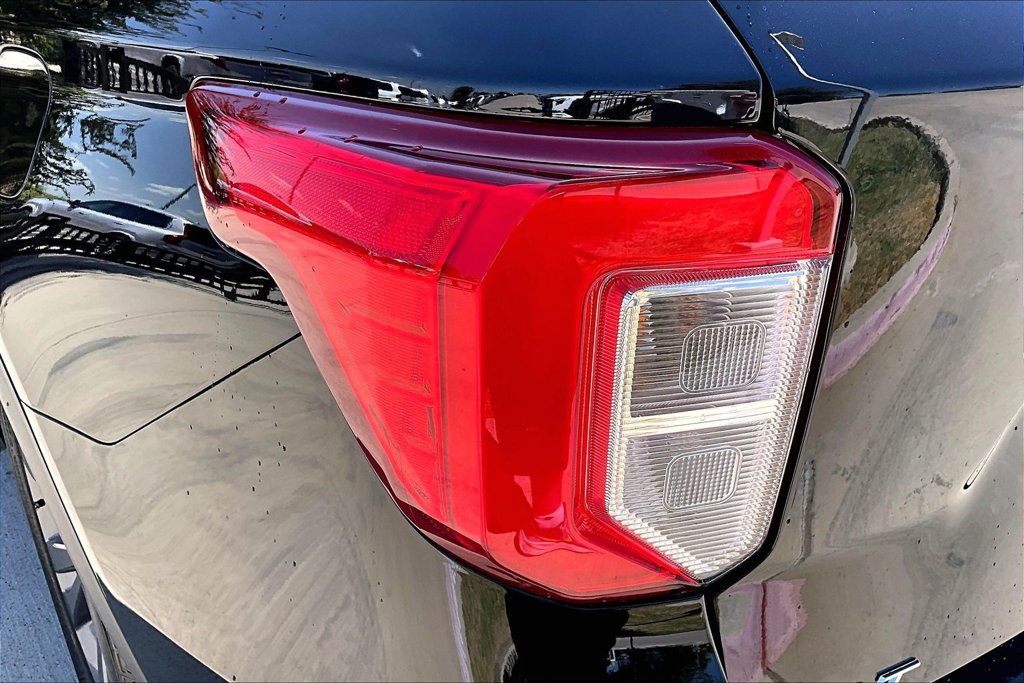 Used 2024 Ford Explorer XLT w/ Equipment Group 202A RWD image 36