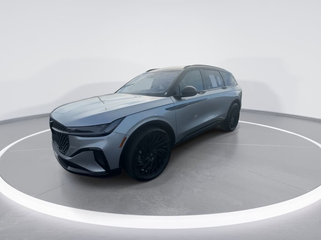 Used 2025 Lincoln Nautilus Reserve w/ Jet Appearance Package image 4