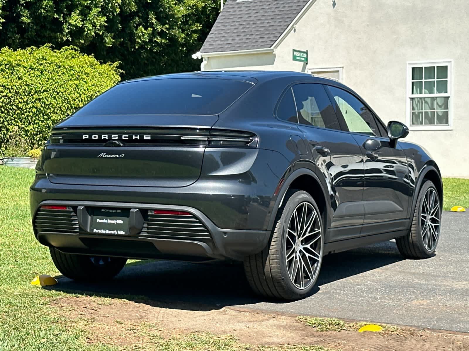 New 2026 Porsche Macan 4 Electric AWD/4WD image 8