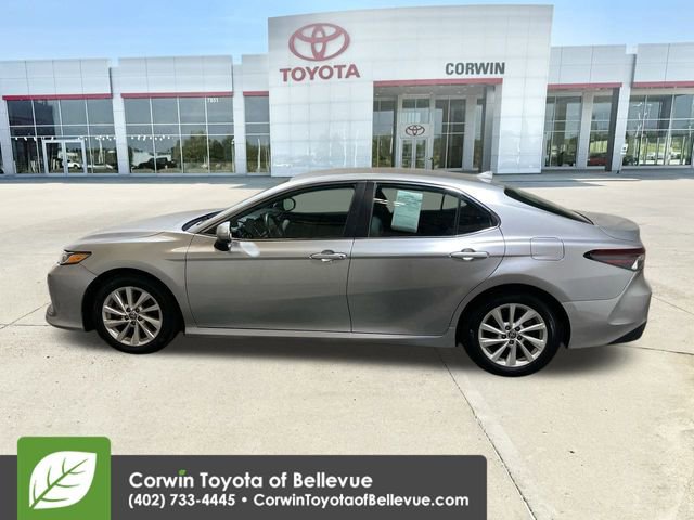 Used 2021 Toyota Camry LE image 2