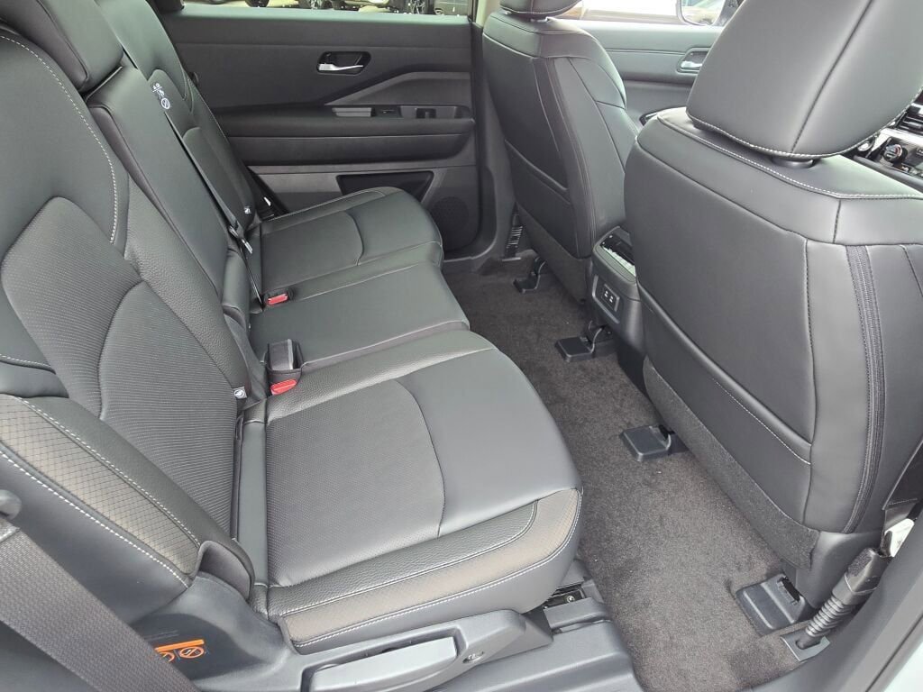 New 2026 Nissan Pathfinder SL AWD/4WD image 7