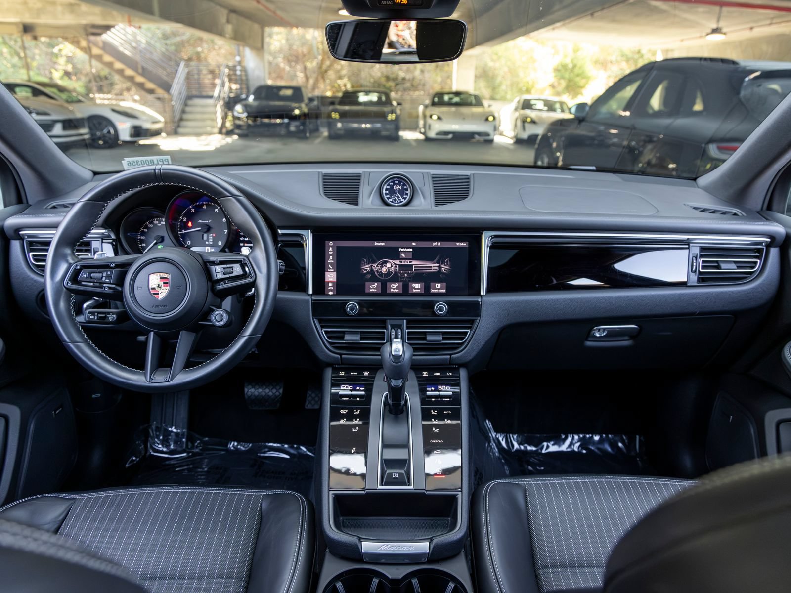 Certified 2023 Porsche Macan Turbo AWD/4WD image 35