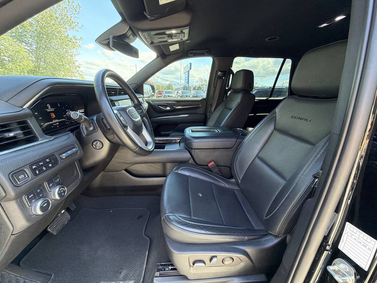 Used 2023 GMC Yukon Denali AWD/4WD image 13