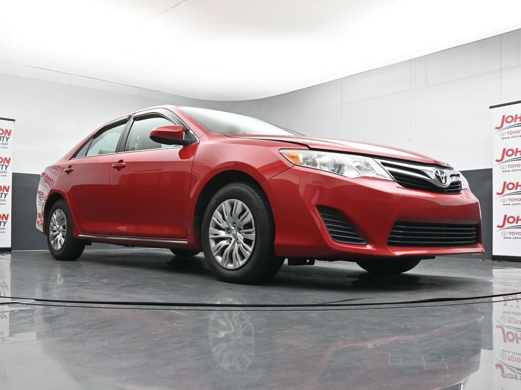 Used 2014 Toyota Camry LE FWD image 18