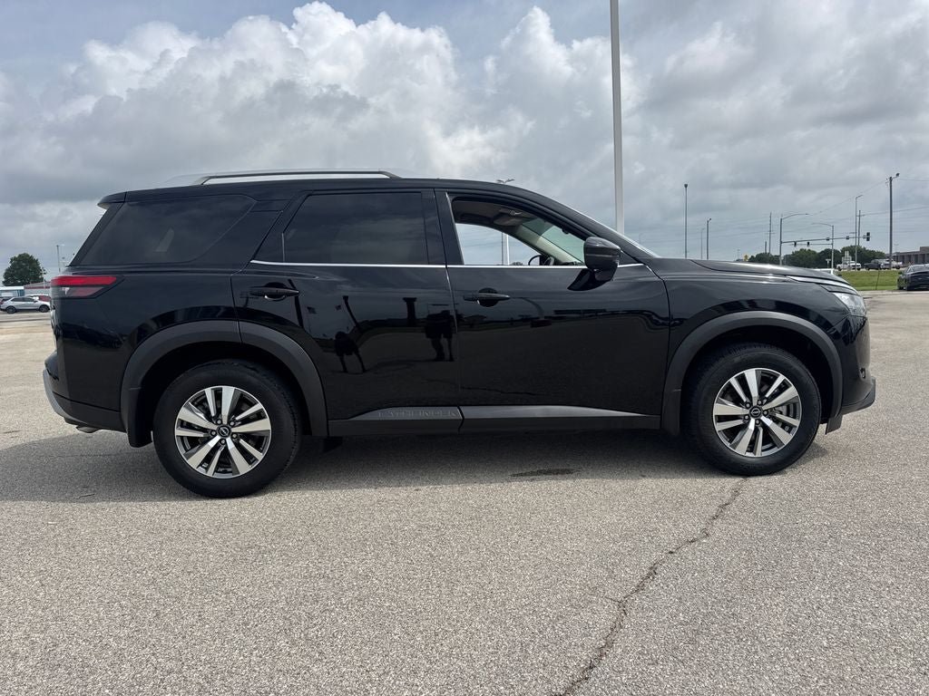 Used 2025 Nissan Pathfinder SL w/ Cargo Package FWD image 8
