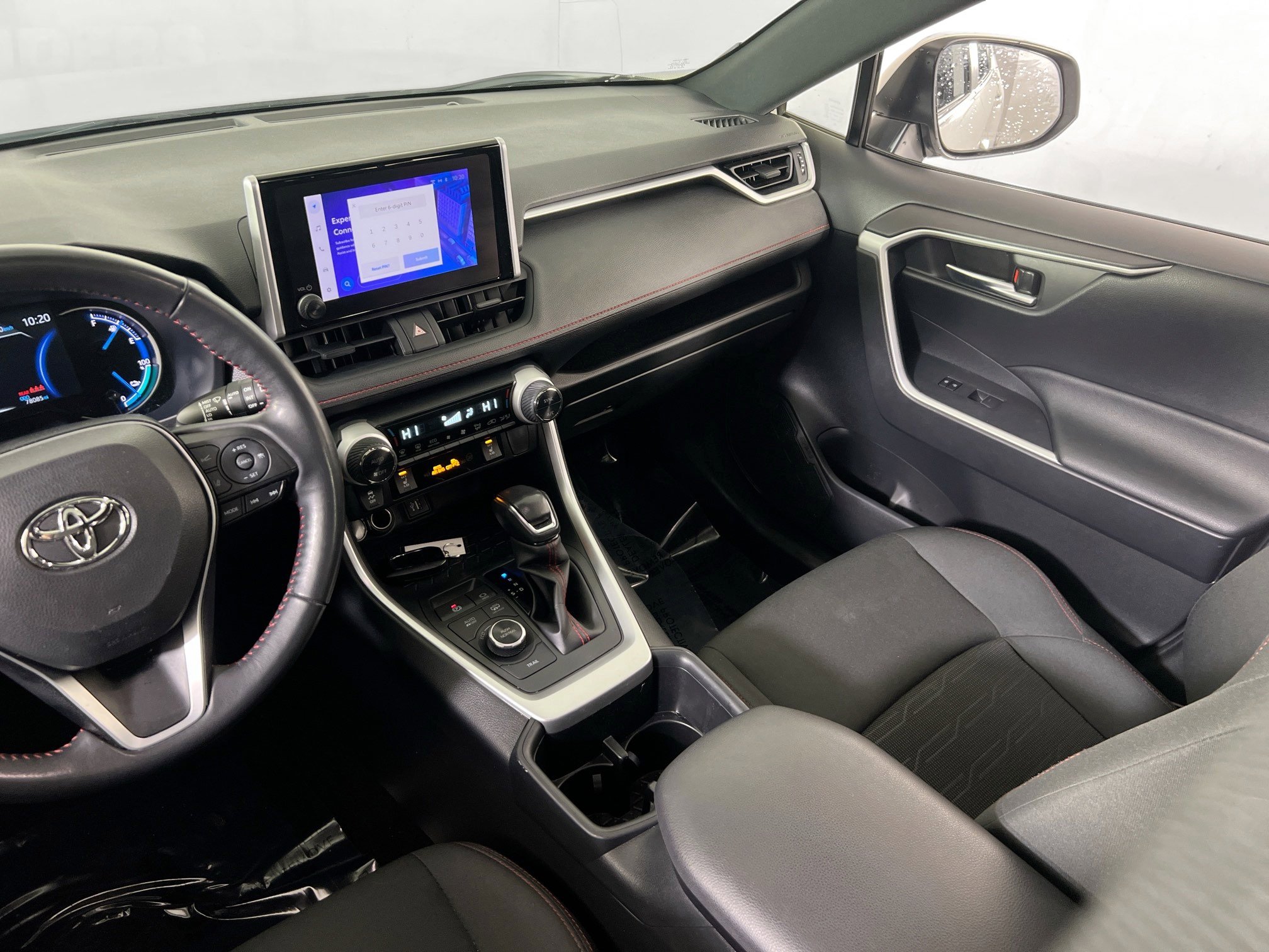 Used 2023 Toyota RAV4 SE w/ Weather & Moonroof Package image 23