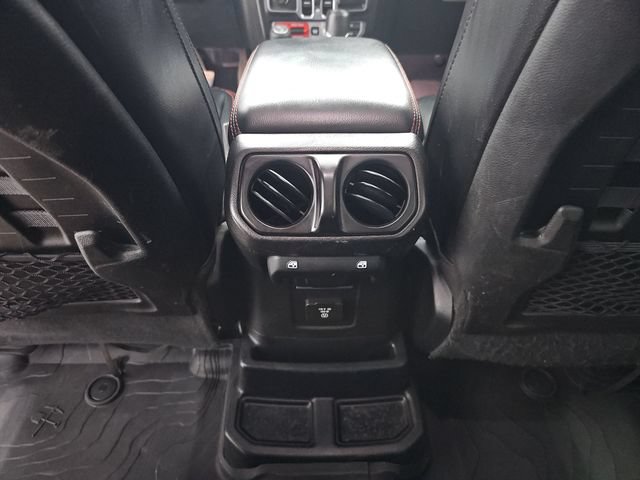 Used 2018 Jeep Wrangler Unlimited Rubicon AWD/4WD image 40