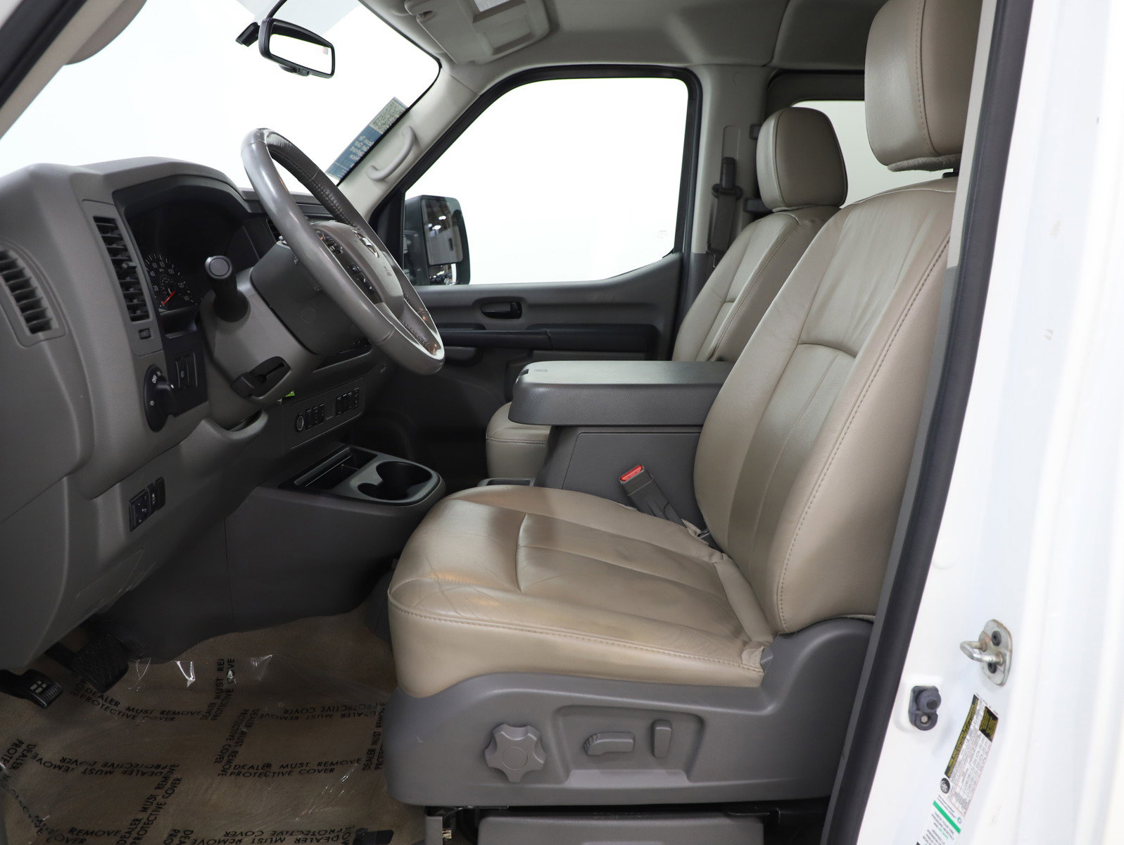 Used 2020 Nissan NV 3500 SL image 19