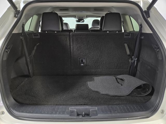 Used 2021 Toyota Highlander XLE FWD image 26