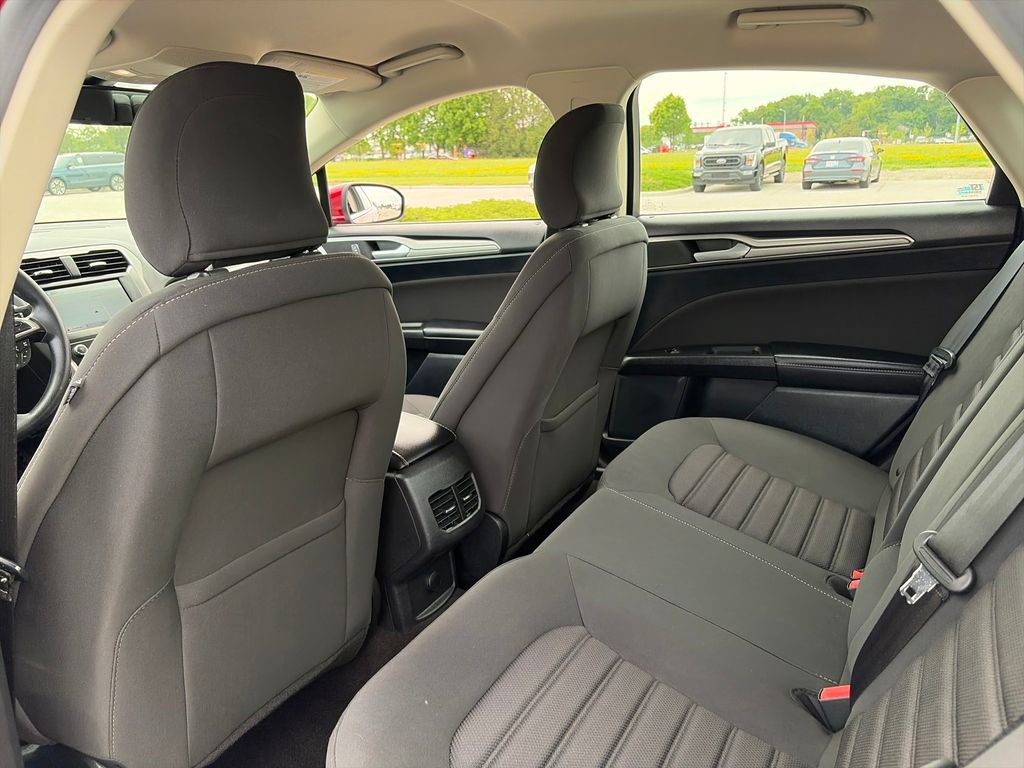 Used 2019 Ford Fusion SE FWD image 25