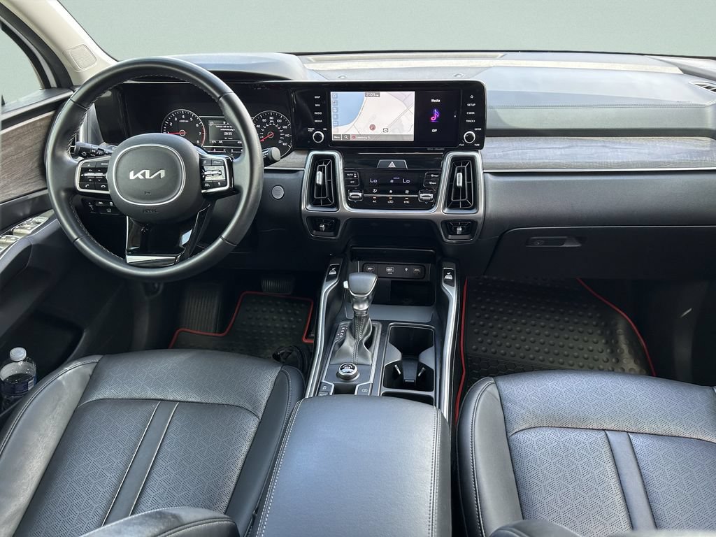 Used 2023 Kia Sorento EX w/ Panoramic Sunroof Package FWD image 18