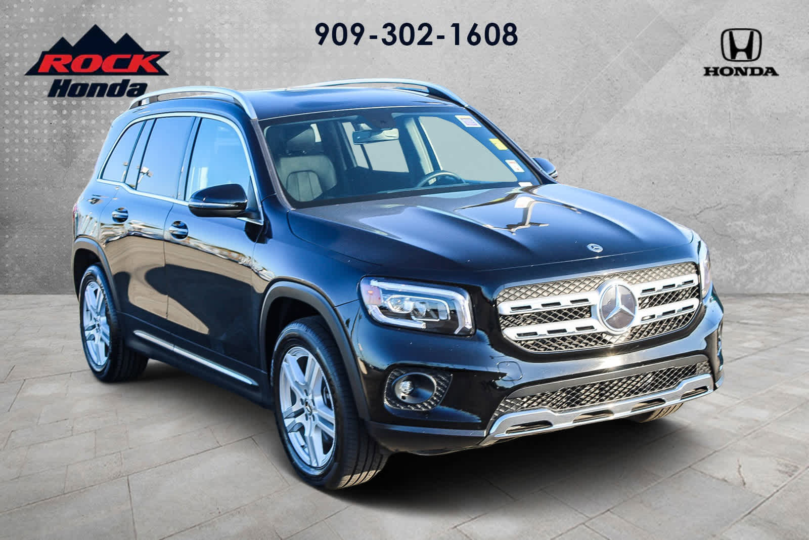 Used 2022 Mercedes-Benz GLB 250 w/ Premium Package Lite image 3
