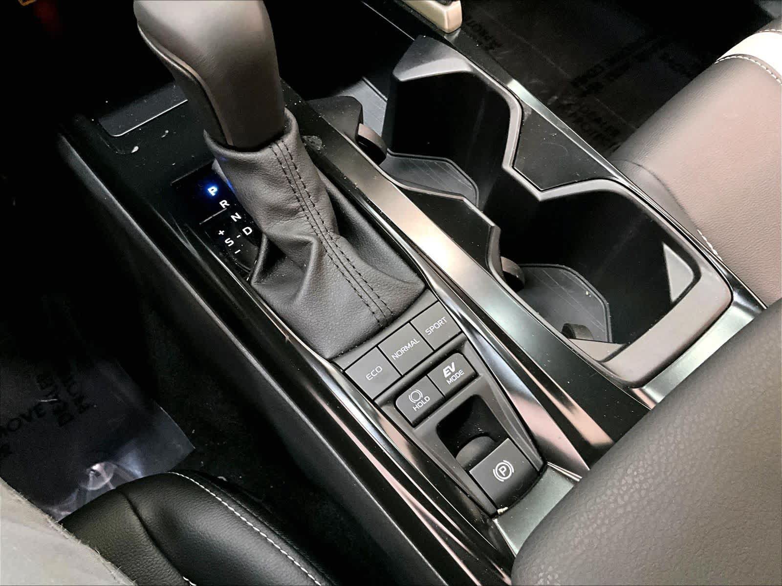 Used 2025 Toyota Camry SE w/ Convenience Package FWD image 39