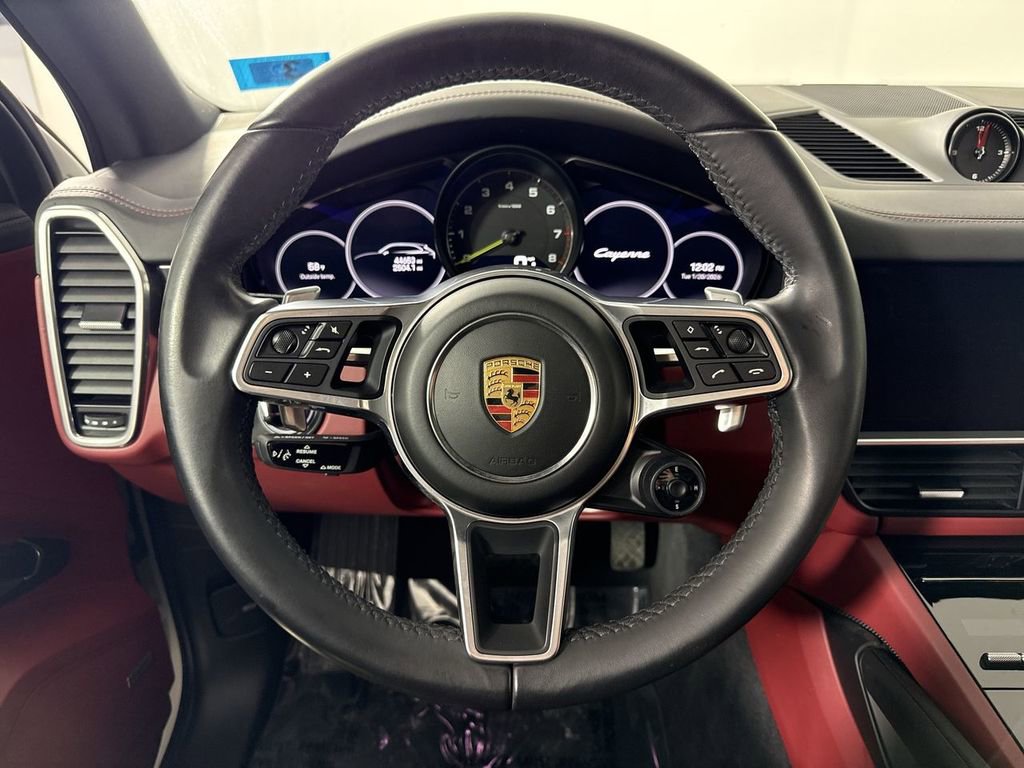 Certified 2022 Porsche Cayenne Platinum Edition image 36