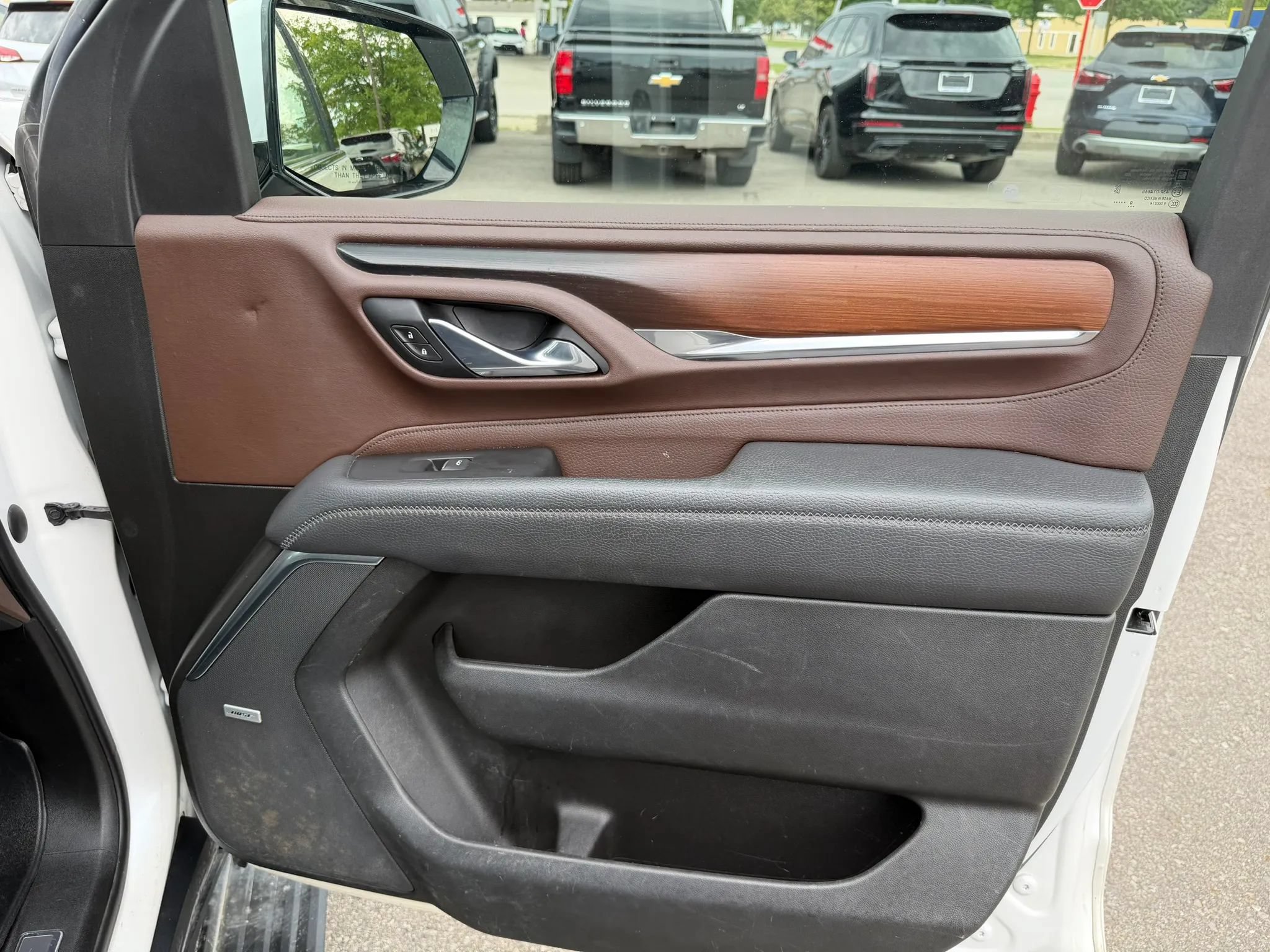 Used 2021 GMC Yukon XL Denali w/ Denali Premium Package AWD/4WD image 29