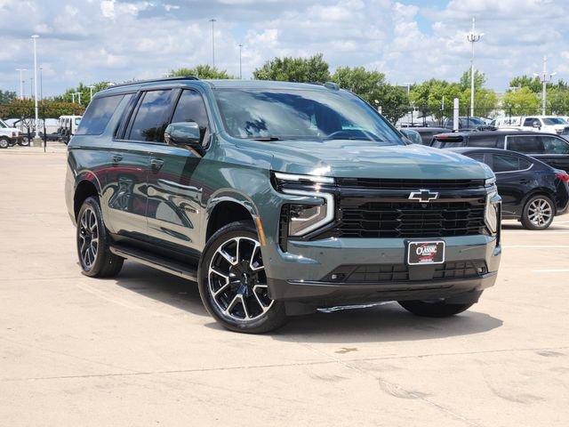 Used 2026 Chevrolet Suburban RST w/ Comfort Package RWD image 2