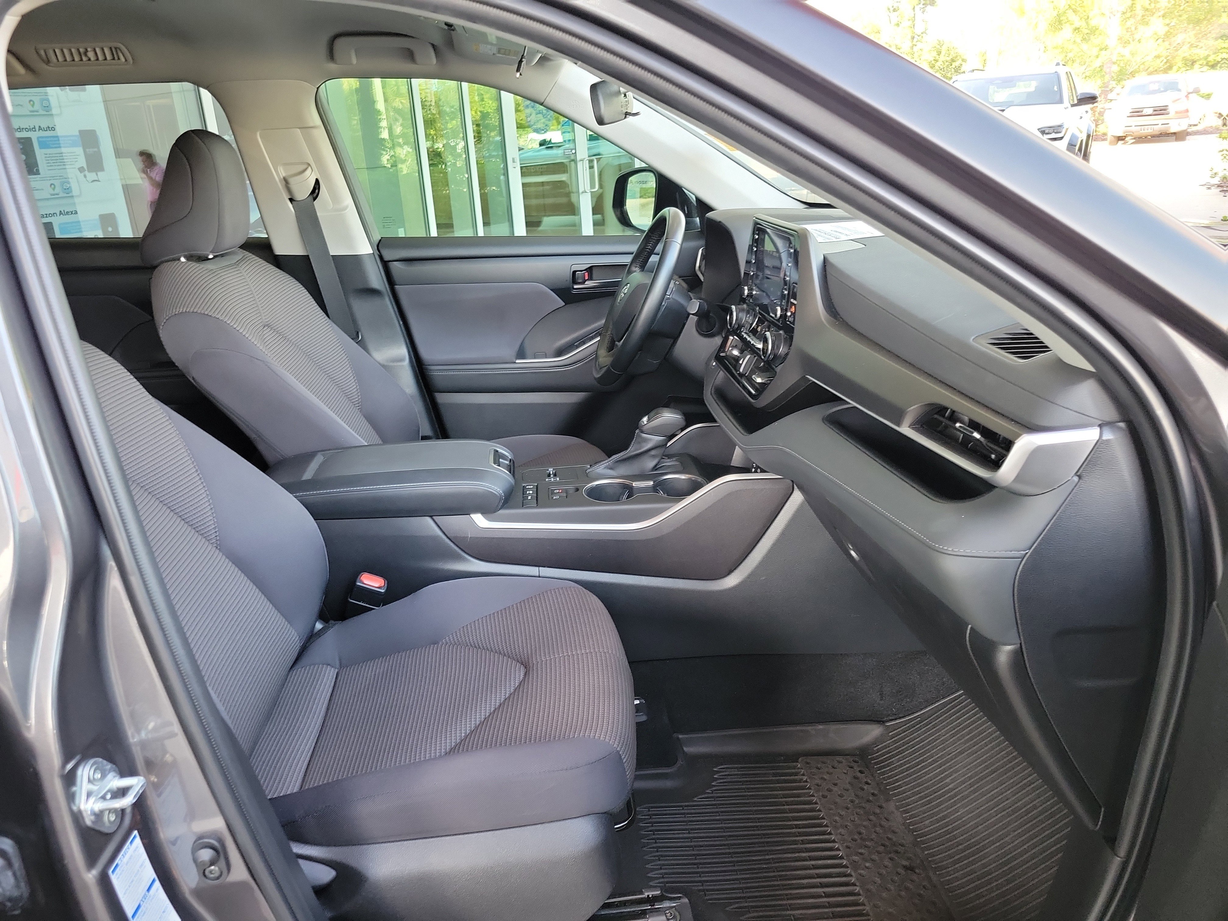 Used 2022 Toyota Highlander LE image 31