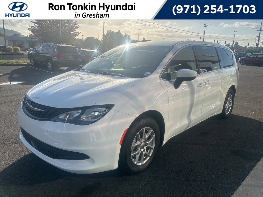 Used 2022 Chrysler Voyager LX video 1