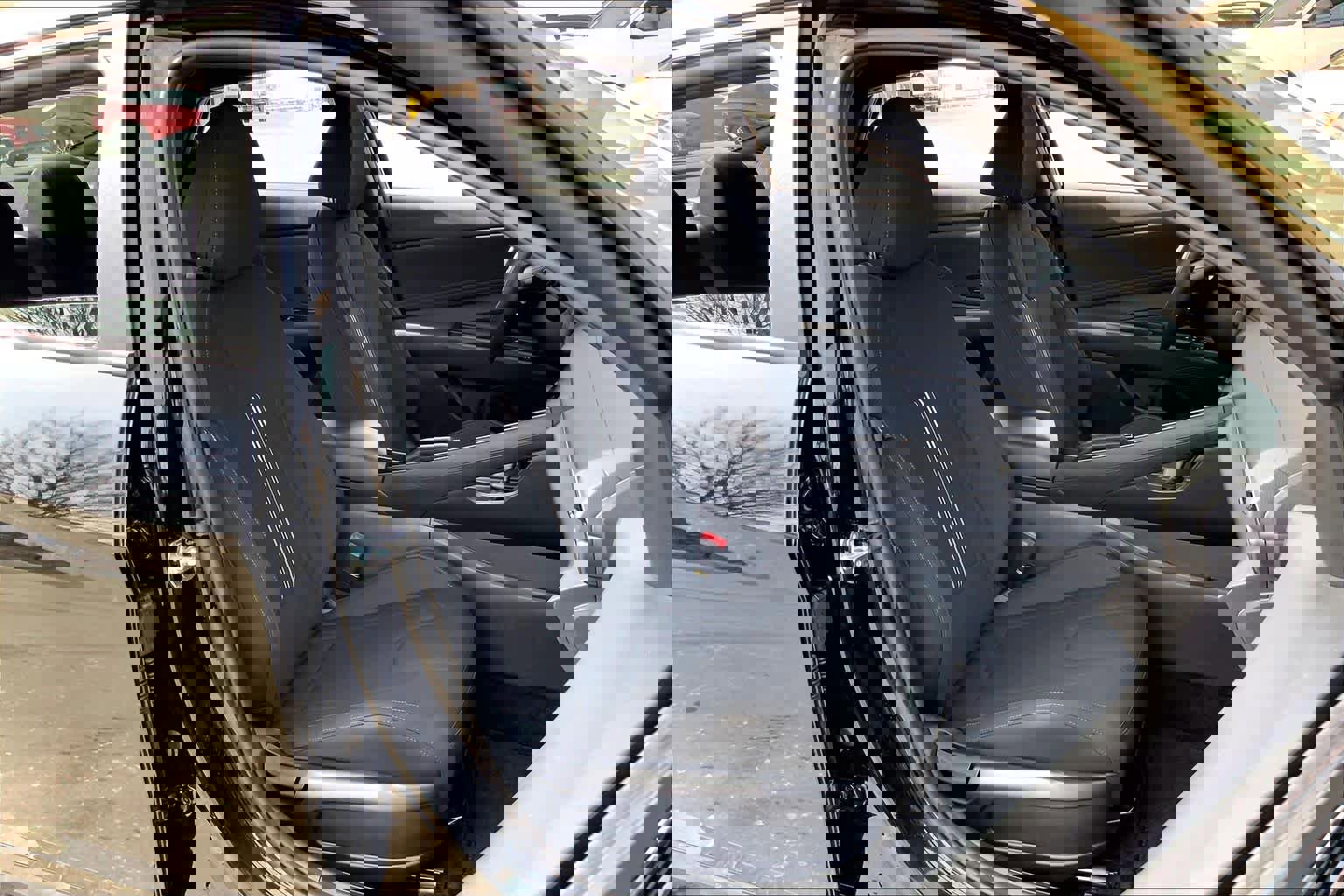 Used 2025 Hyundai Elantra Sport image 9