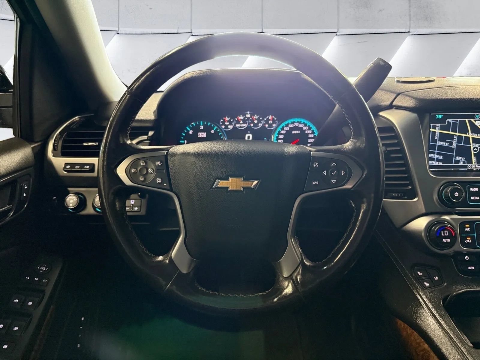 Used 2020 Chevrolet Suburban Premier AWD/4WD image 24