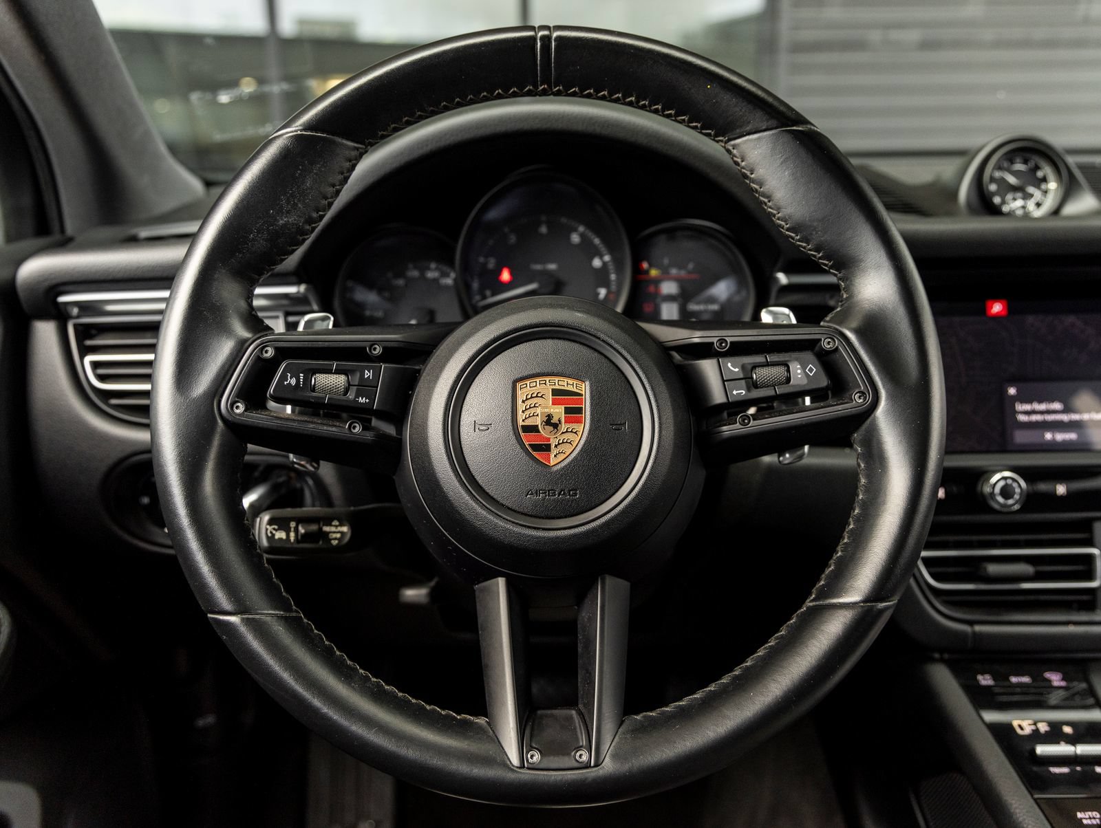 Certified 2023 Porsche Macan AWD/4WD image 28