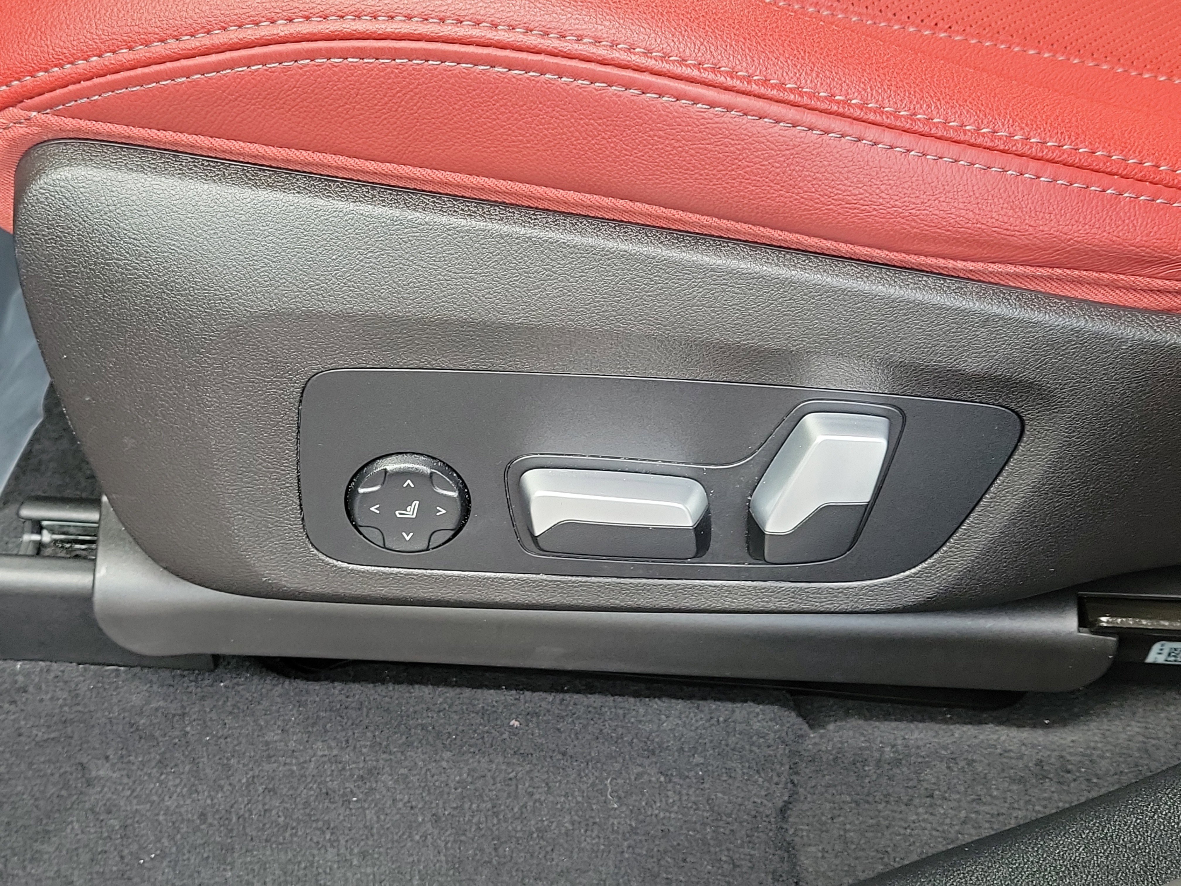 Used 2024 BMW X3 sDrive30i w/ Premium Package image 21