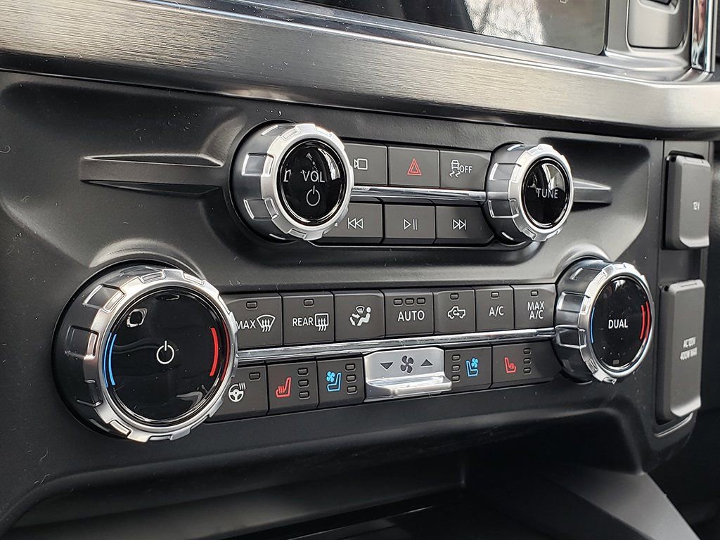 New 2025 Ford F250 Lariat w/ Lariat Ultimate Package image 24