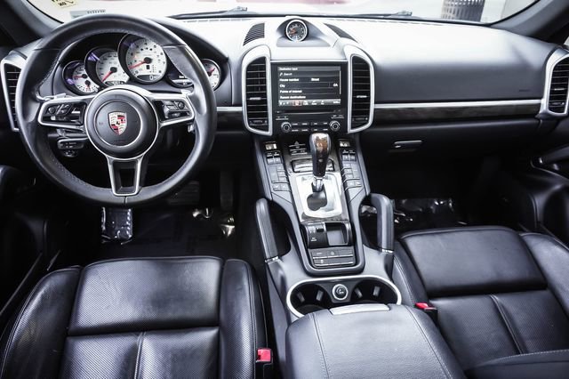 Used 2017 Porsche Cayenne Platinum Edition AWD/4WD image 18