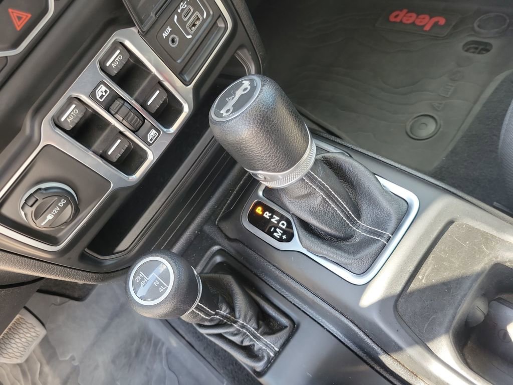 Used 2018 Jeep Wrangler Unlimited Sahara AWD/4WD image 26