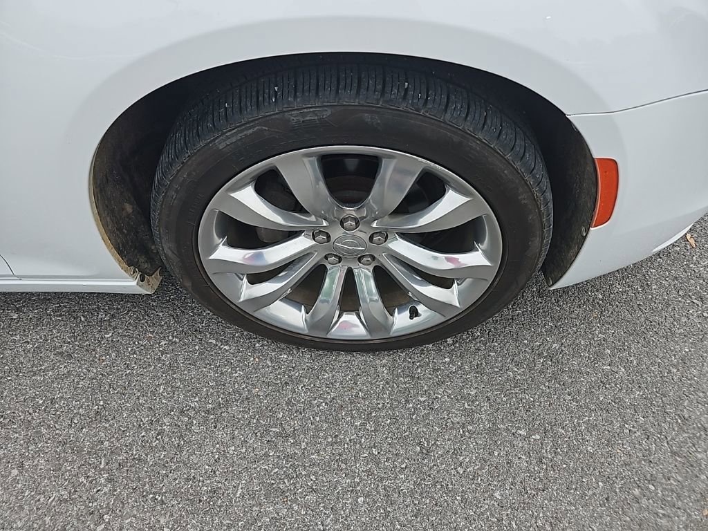 Used 2019 Chrysler 300 Touring w/ Chrome Appearance Package image 10
