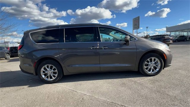 Used 2021 Chrysler Pacifica Touring-L w/ Uconnect Theater Family Group image 9