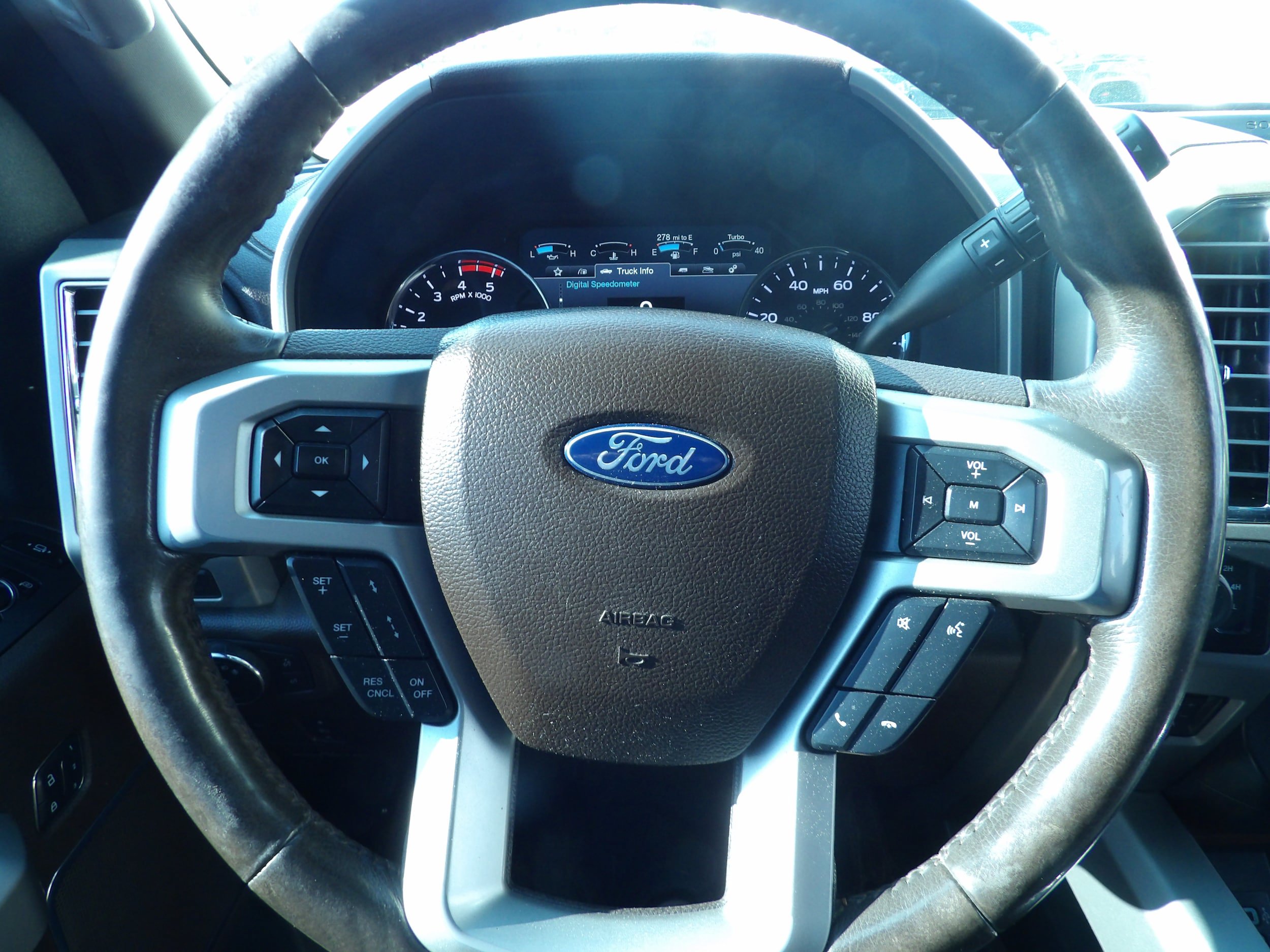 Used 2017 Ford F350 King Ranch w/ FX4 Off-Road Package AWD/4WD image 28