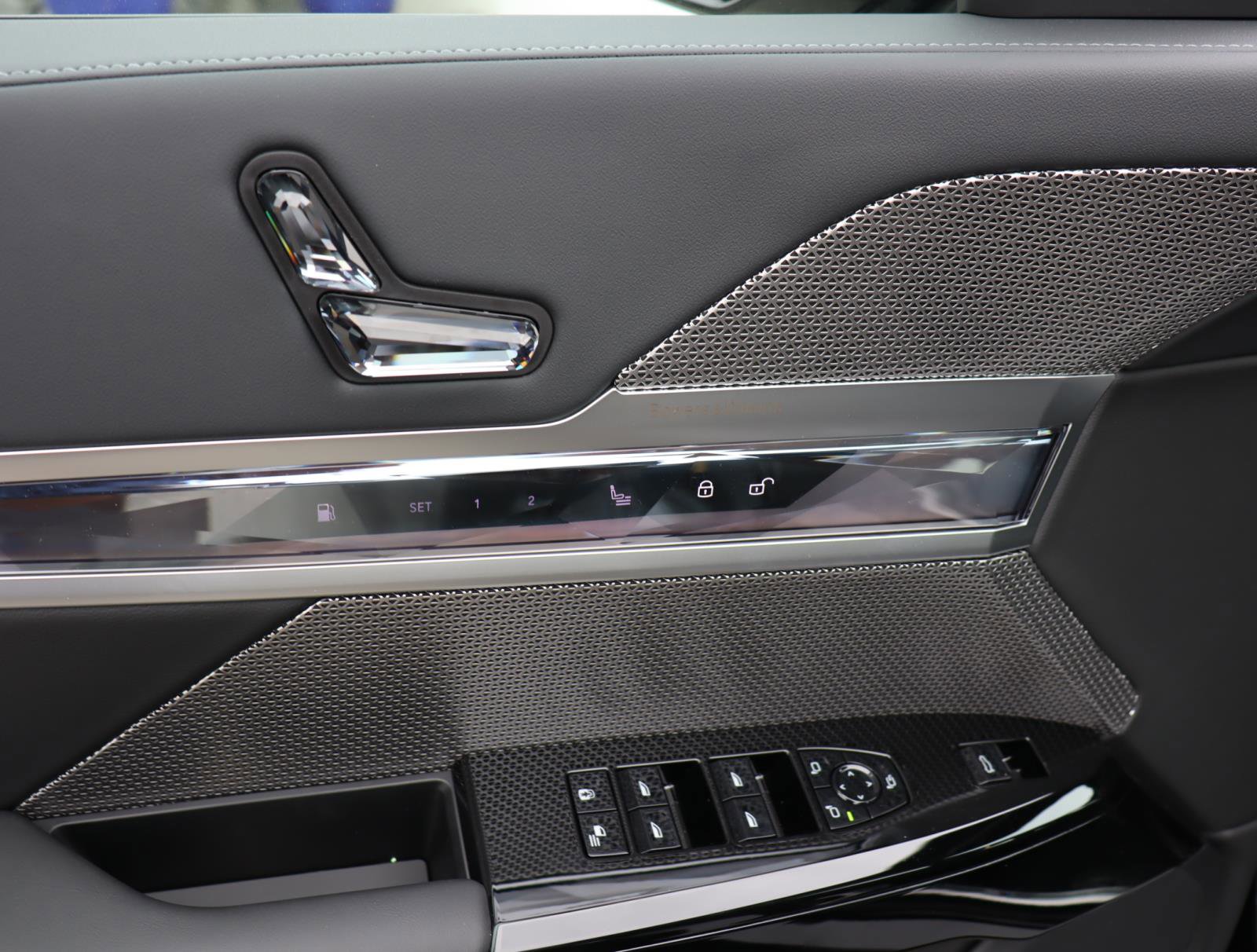 New 2026 BMW 750e xDrive w/ Premium Package image 17