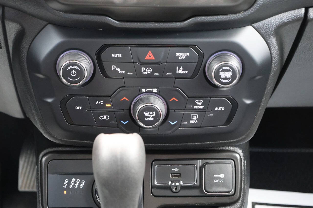 Used 2021 Jeep Renegade Latitude w/ Luxury Group II AWD/4WD image 21