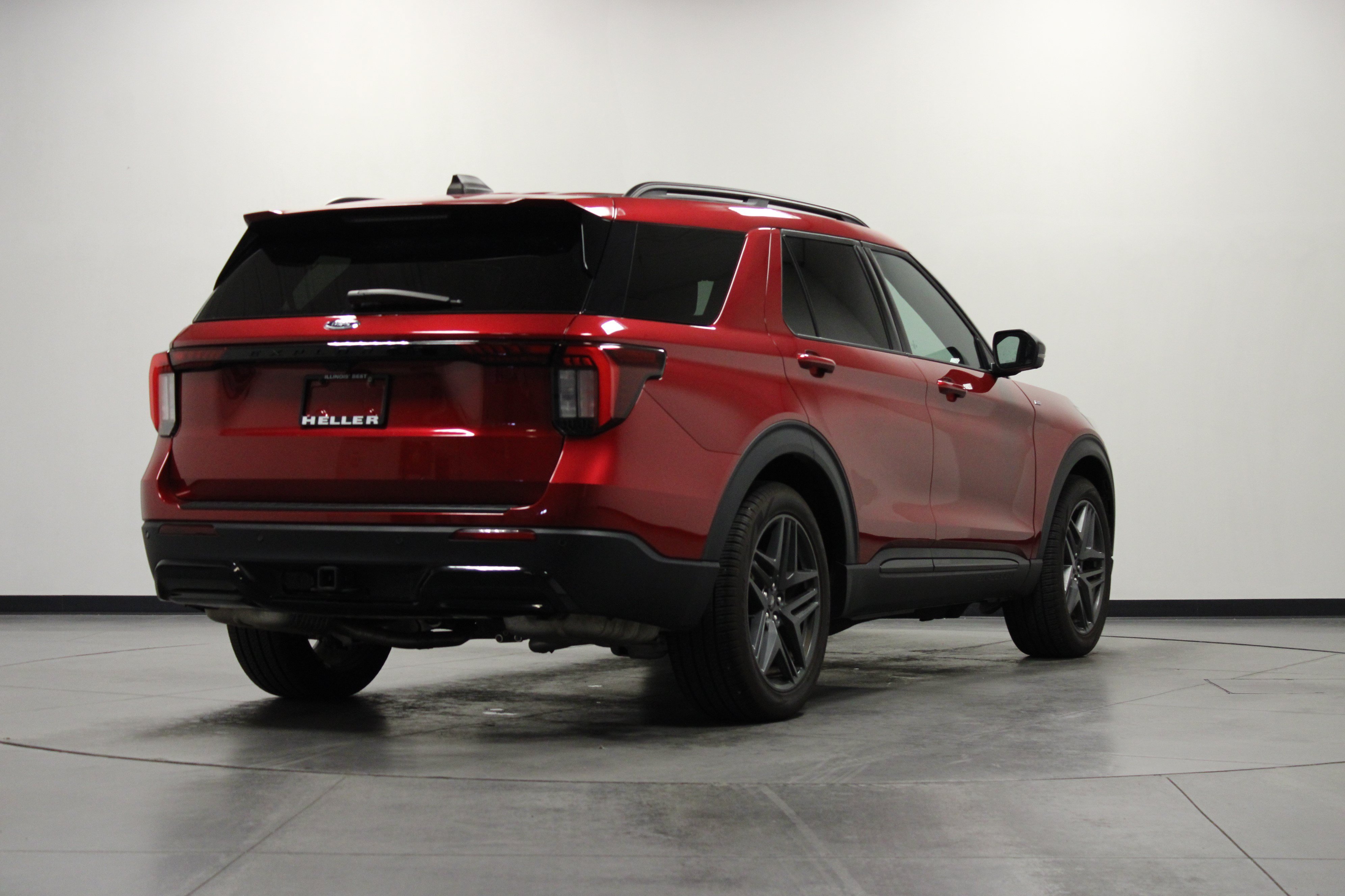 Used 2025 Ford Explorer ST-Line w/ Premium Package RWD image 4