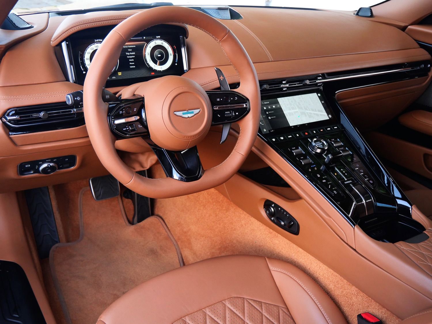 Used 2025 Aston Martin DB12 Coupe RWD image 3