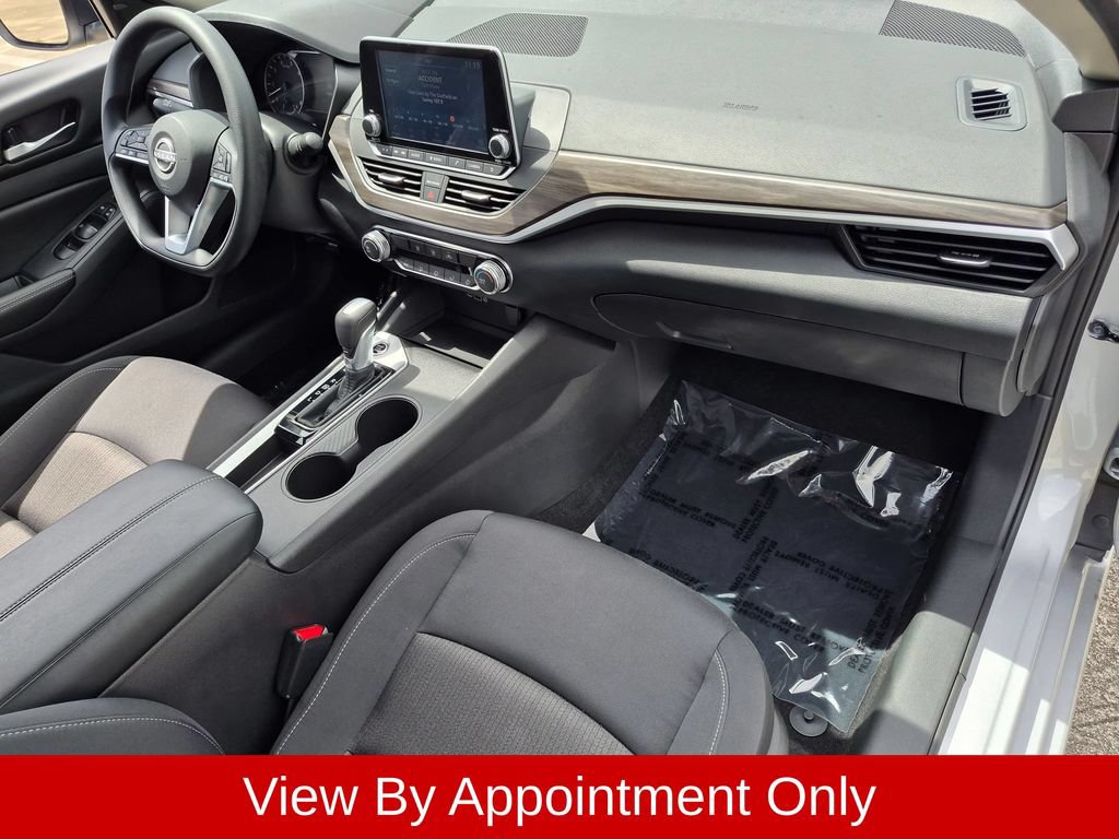 Used 2025 Nissan Altima 2.5 SV FWD image 31