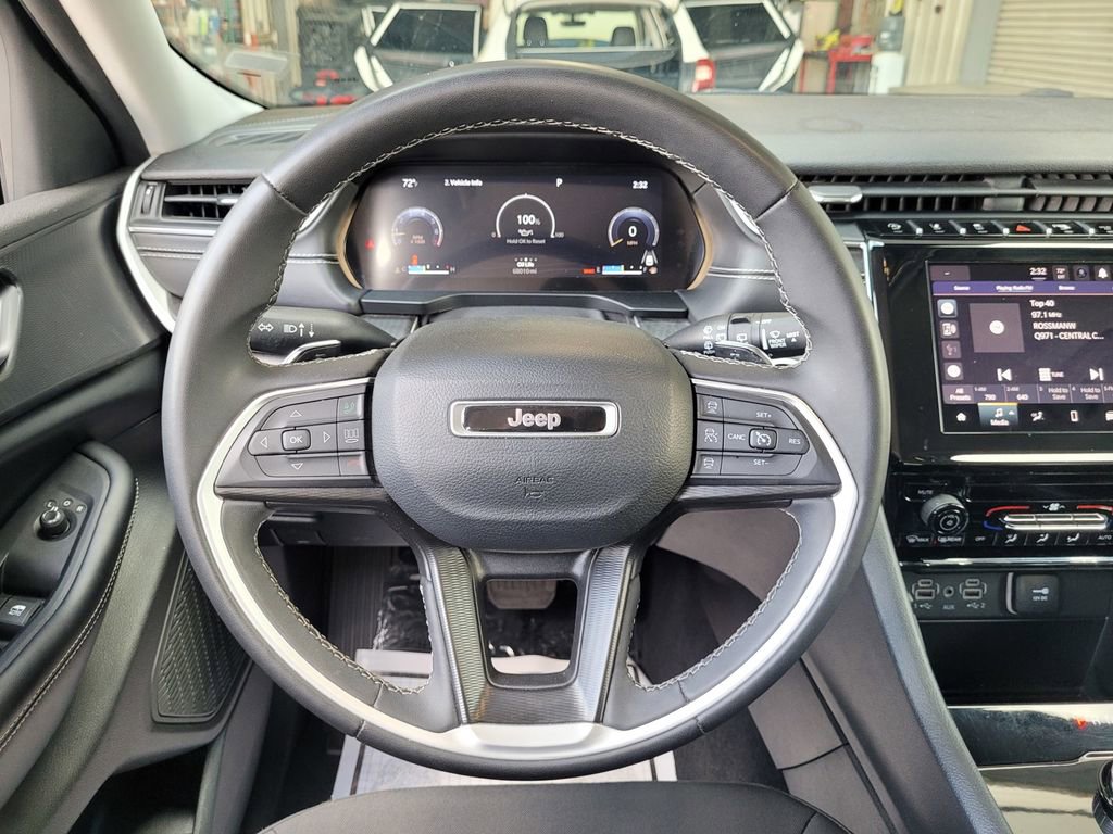 Used 2023 Jeep Grand Cherokee L Laredo AWD/4WD image 17