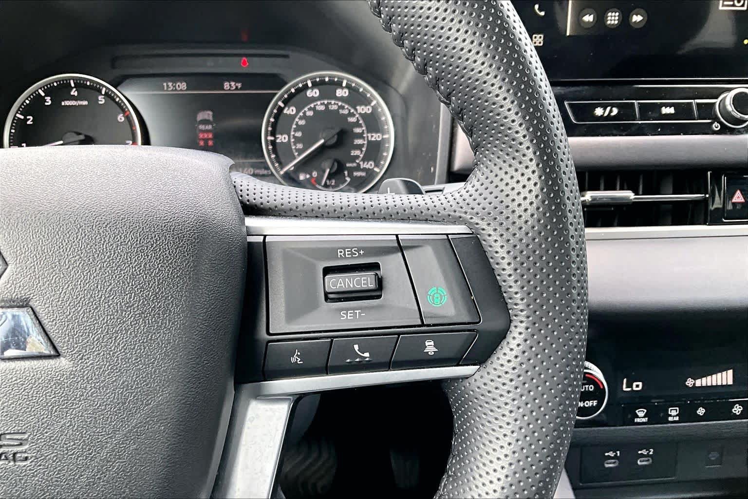Used 2025 Mitsubishi Outlander SE AWD/4WD image 25