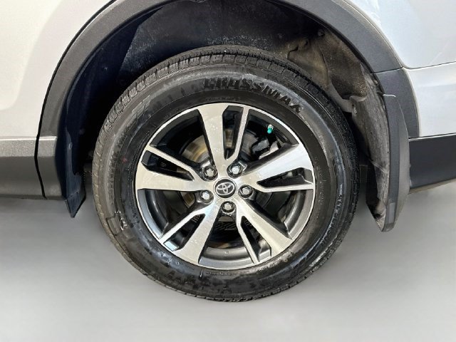 Used 2018 Toyota RAV4 XLE FWD image 35