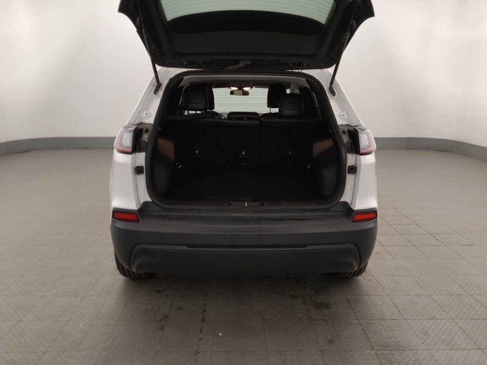 Used 2019 Jeep Cherokee Latitude Plus w/ Cold Weather Group AWD/4WD image 29
