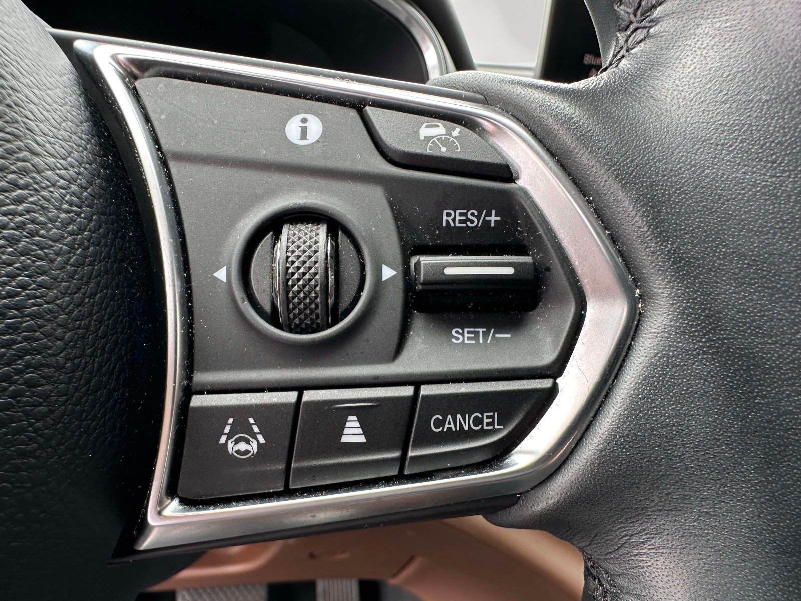Used 2024 Acura MDX w/ Technology Package AWD/4WD image 16