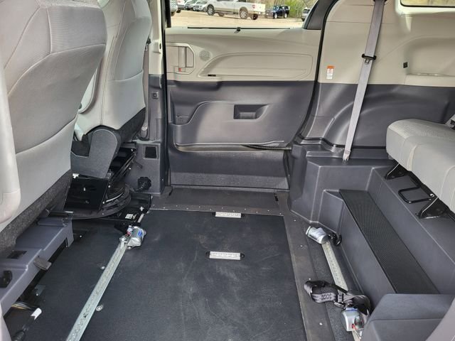Used 2023 Toyota Sienna LE image 22