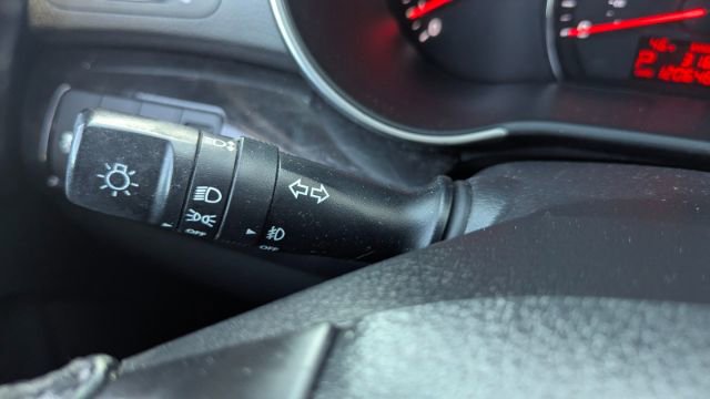 Used 2015 Kia Sorento LX image 32