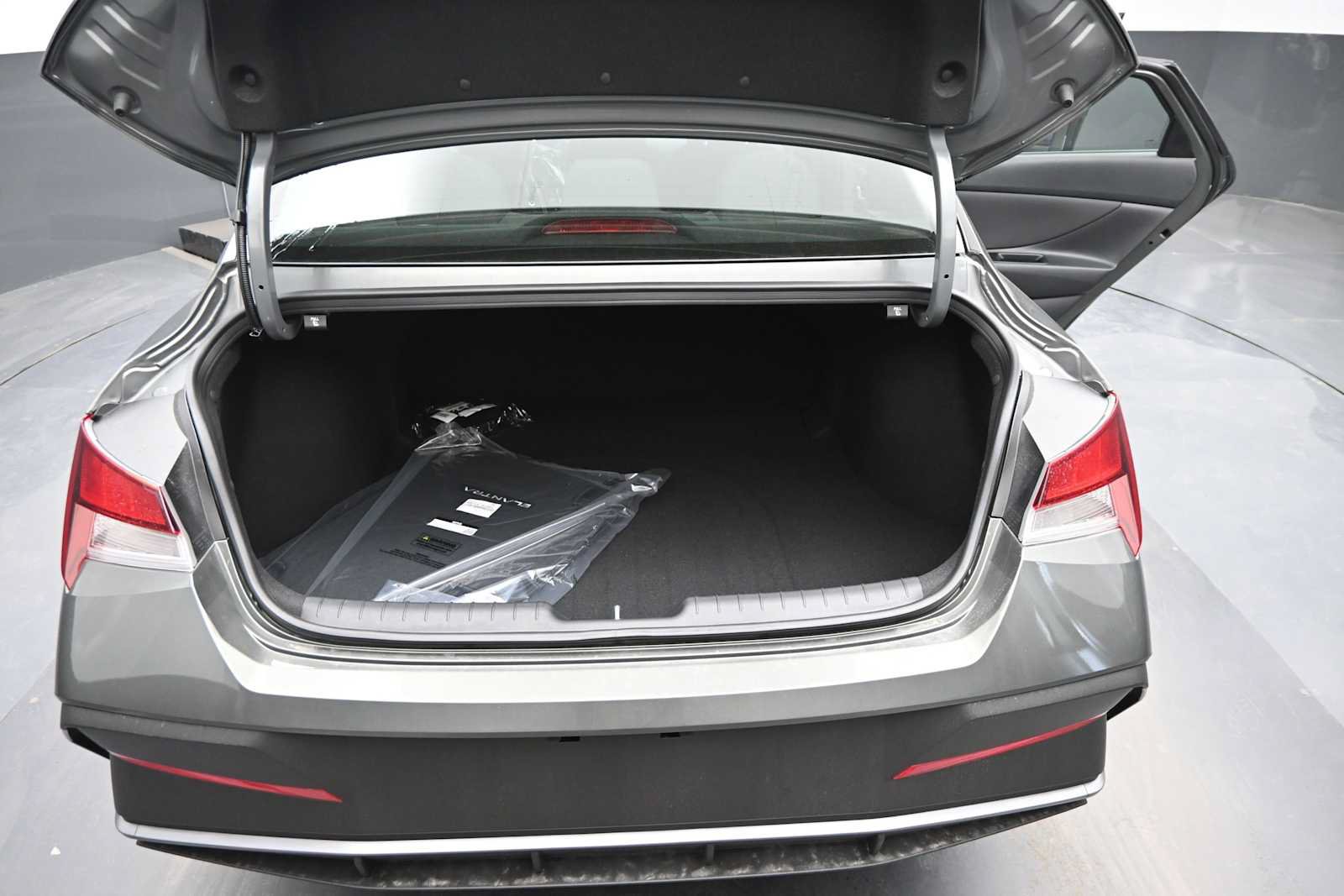 New 2026 Hyundai Elantra Sport FWD image 13