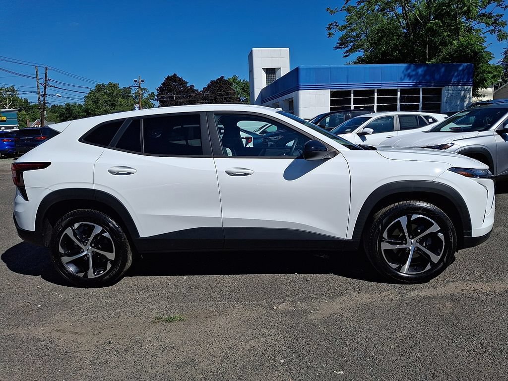 Used 2024 Chevrolet Trax RS FWD image 9