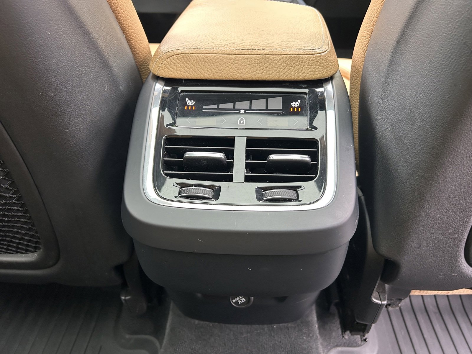 Used 2019 Volvo XC60 T6 Inscription w/ Protection Package AWD/4WD image 27