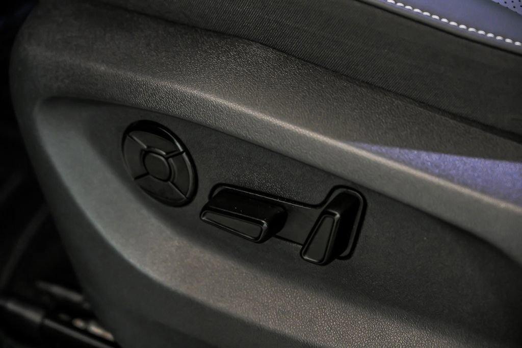 Certified 2025 Volkswagen Tiguan SE R-Line AWD/4WD image 17