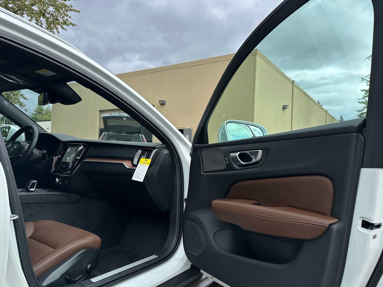 New 2026 Volvo V60 B5 Cross Country Plus w/ Climate Package AWD/4WD image 11